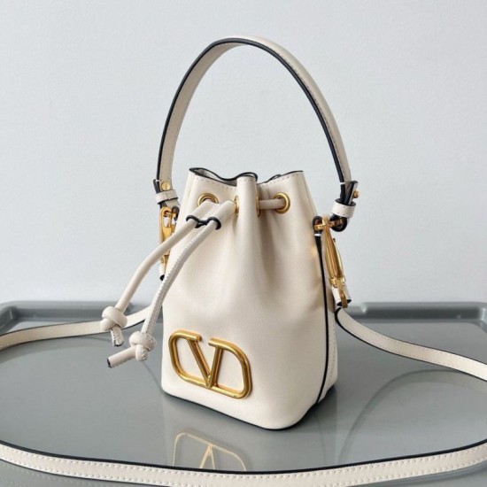 Repliche Valentino VLogo Signature Mini Bucket Borsa Bianco Calfskin Imitazioni Premium Perfette Qualità Repliche Valentino VLogo Signature Mini Bucket Borsa Bianco Calfskin Imitazione