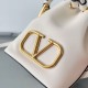 Repliche Valentino VLogo Signature Mini Bucket Borsa Bianco Calfskin Imitazioni Premium Perfette Qualità Repliche Valentino VLogo Signature Mini Bucket Borsa Bianco Calfskin Imitazione