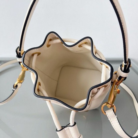 Repliche Valentino VLogo Signature Mini Bucket Borsa Bianco Calfskin Imitazioni Premium Perfette Qualità Repliche Valentino VLogo Signature Mini Bucket Borsa Bianco Calfskin Imitazione