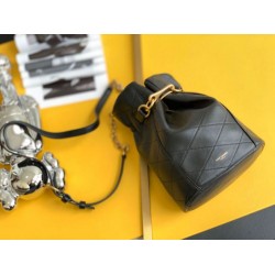 Perfette Qualità Repliche Borsa Saint Laurent Le Maillon Hook Bucket agnello nera Imitazione Migliore Repliche Borsa Saint Laurent Le Maillon Hook Bucket agnello nera Economiche Outlet Online