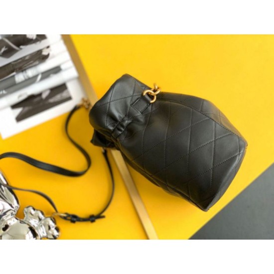 Migliore Repliche Borsa Saint Laurent Le Maillon Hook Bucket agnello nera Economiche Outlet Online