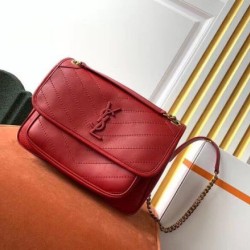 Replica perfetta Borsa media Saint Laurent Niki agnello rossa Imitazione Outlet Online