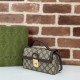 Replica Gucci 837466 Borsa a tracolla maxi Softbit oversize in suede Marrone Imitazione