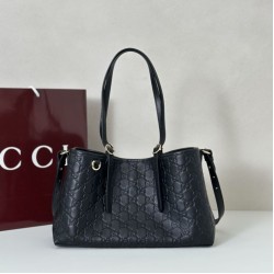 Replica Borsa a tracolla piccola Gucci GG Emblem 847281 Marrone Imitazione
