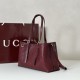 Replica Gucci 815214 Borsa tote media GG Emblem in pelle goffrata nera Imitazione