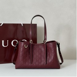 Replica Gucci 815214 Borsa tote media GG Emblem in pelle goffrata nera Imitazione
