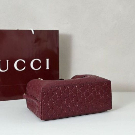Replica Gucci 815214 Borsa tote media GG Emblem in pelle goffrata nera Imitazione