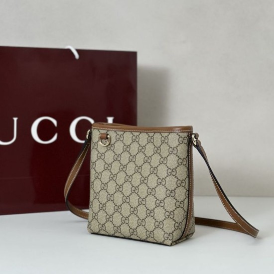 Replica Borsa a tracolla Gucci Half Horsebit Mini/media 860787 Pelle Granata Bianco Imitazione