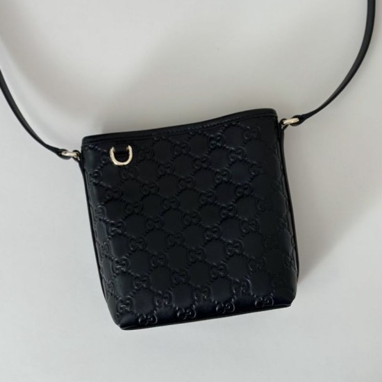 Replica Gucci 847090 Borsa a secchiello nano con GG Emblem in tessuto marrone Imitazione