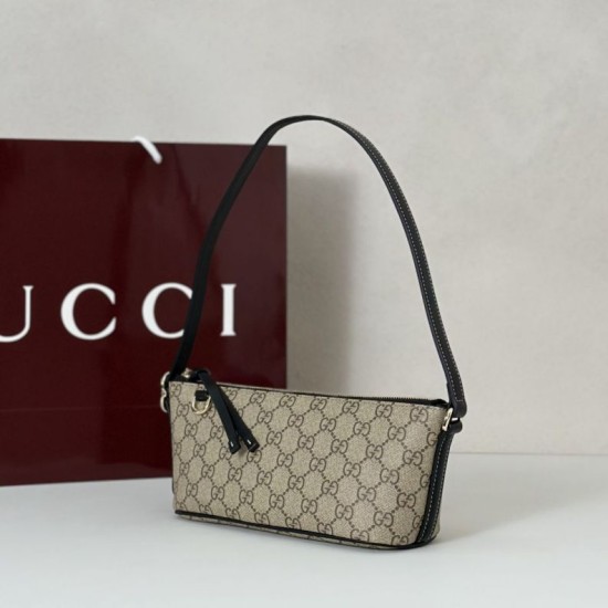 Replica Gucci 847090 Borsa a secchiello nano GG Emblem nera in pelle GG Imitazione