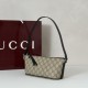 Replica Gucci 847090 Borsa a secchiello nano GG Emblem nera in pelle GG Imitazione