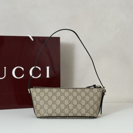 Replica Gucci 847090 Borsa a secchiello nano GG Emblem nera in pelle GG Imitazione