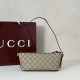 Replica Gucci 847090 Borsa a secchiello nano GG Emblem nera in pelle GG Imitazione