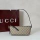 Replica Gucci 847090 Borsa a secchiello nano GG Emblem nera in pelle GG Imitazione