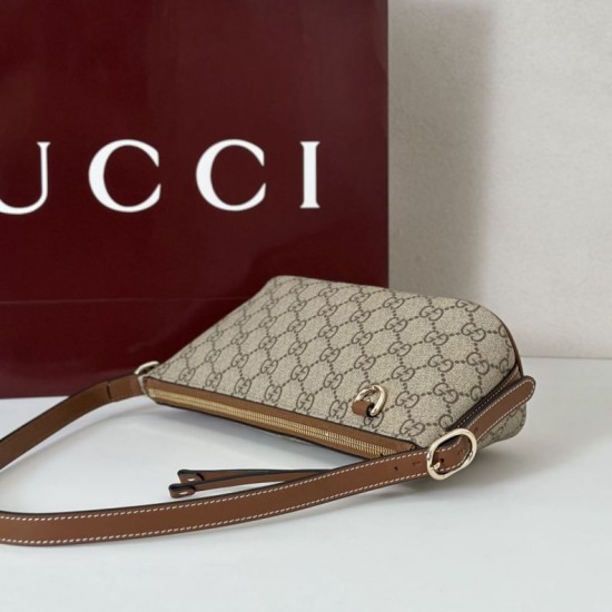 Replica Borsa a tracolla piccola Gucci GG Emblem 847281 Nera Imitazione
