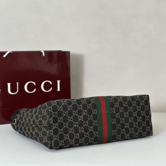 Replica Gucci 815214 Borsa tote media GG Emblem in pelle goffrata rossa Imitazione