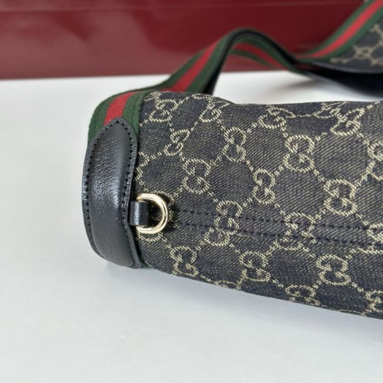 Replica Gucci 815214 Borsa tote media GG Emblem in pelle goffrata rossa Imitazione