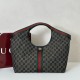 Replica Gucci 815214 Borsa tote media GG Emblem in pelle goffrata rossa Imitazione