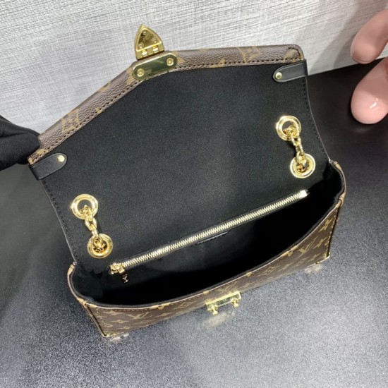 Replica Borsa a tracolla Louis Vuitton Trunkie M14526 Imitazione
