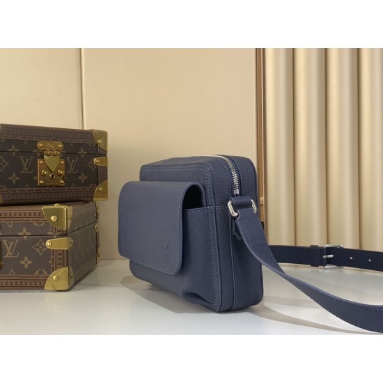 Replica Louis Vuitton Borsa da uomo Boarding Messenger LV Aerogram M15260 Blu Imitazione