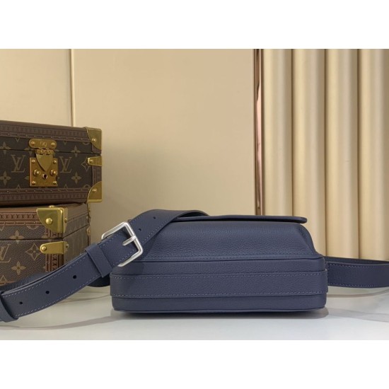 Replica Louis Vuitton Borsa da uomo Boarding Messenger LV Aerogram M15260 Blu Imitazione