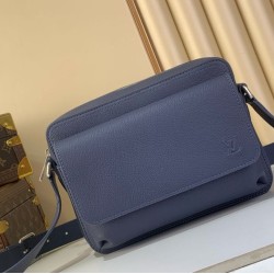 Replica Louis Vuitton Borsa da uomo Boarding Messenger LV Aerogram M15260 Blu Imitazione