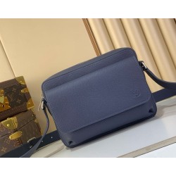 Replica Louis Vuitton Borsa da uomo Boarding Messenger LV Aerogram M15260 Blu Imitazione