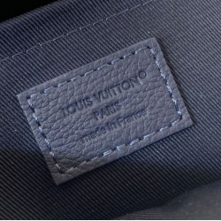 Replica Louis Vuitton Borsa da uomo Boarding Messenger LV Aerogram M15260 Blu Imitazione
