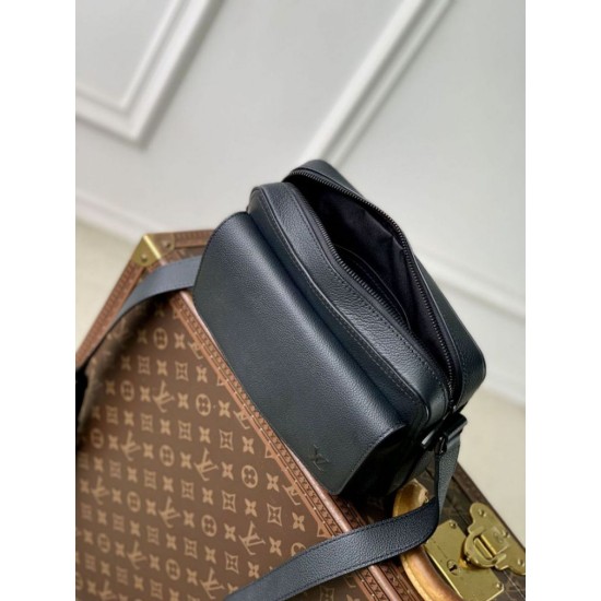 Replica Borsa a tracolla Boarding Louis Vuitton LV Aerogram da uomo M15265 Nera Imitazione