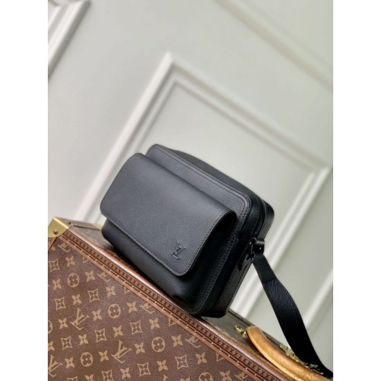 Replica Borsa a tracolla Boarding Louis Vuitton LV Aerogram da uomo M15265 Nera Imitazione