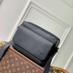 Replica Borsa a tracolla Boarding Louis Vuitton LV Aerogram da uomo M15265 Nera Imitazione
