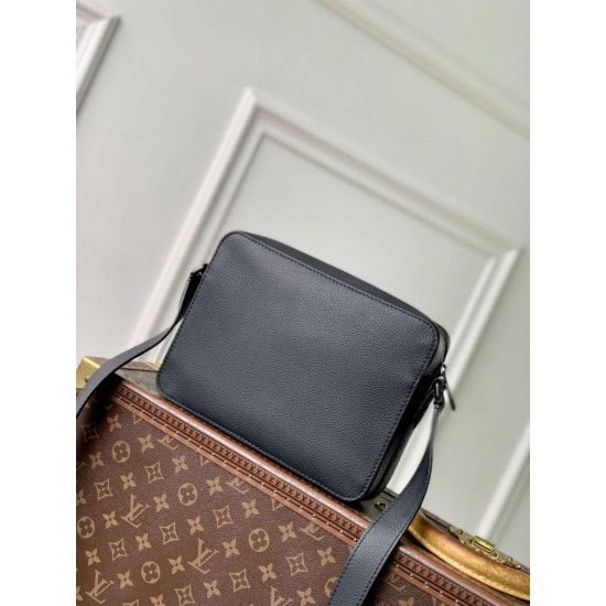 Replica Borsa a tracolla Boarding Louis Vuitton LV Aerogram da uomo M15265 Nera Imitazione
