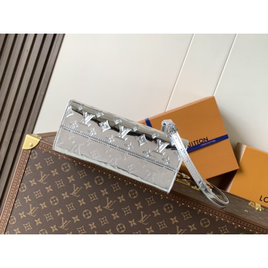 Replica Louis Vuitton Borsa tote Onthego PM M26373 Argento Imitazione