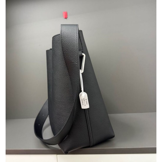 Replica Borsa hobo da uomo Louis Vuitton Verso M27022 Nera Imitazione