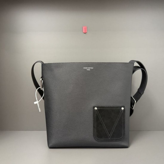 Replica Borsa hobo da uomo Louis Vuitton Verso M27022 Nera Imitazione