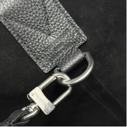 Replica Borsa hobo da uomo Louis Vuitton Verso M27022 Nera Imitazione
