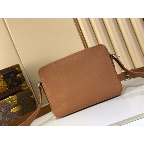 Replica Louis Vuitton Borsa da uomo Boarding Messenger LV Aerogram m25981 Marrone False Replica Louis Vuitton Borsa da uomo Boarding Messenger LV Aerogram m25981 Marrone Imitazione