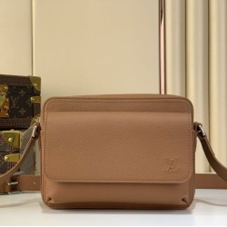 Replica Louis Vuitton Borsa da uomo Boarding Messenger LV Aerogram m25981 Marrone Imitazione