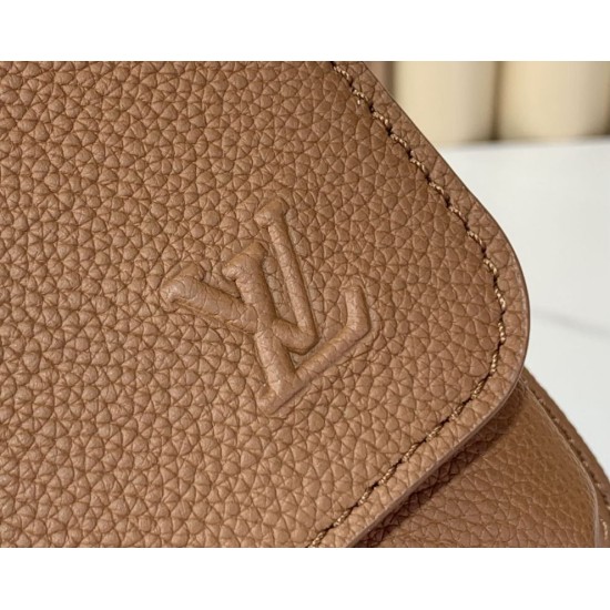 Replica Louis Vuitton Borsa da uomo Boarding Messenger LV Aerogram m25981 Marrone False Replica Louis Vuitton Borsa da uomo Boarding Messenger LV Aerogram m25981 Marrone Imitazione