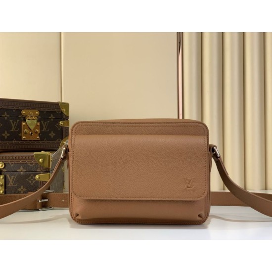 Replica Louis Vuitton Borsa da uomo Boarding Messenger LV Aerogram m25981 Marrone False Replica Louis Vuitton Borsa da uomo Boarding Messenger LV Aerogram m25981 Marrone Imitazione