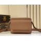 Replica Louis Vuitton Borsa da uomo Boarding Messenger LV Aerogram m25981 Marrone False Replica Louis Vuitton Borsa da uomo Boarding Messenger LV Aerogram m25981 Marrone Imitazione