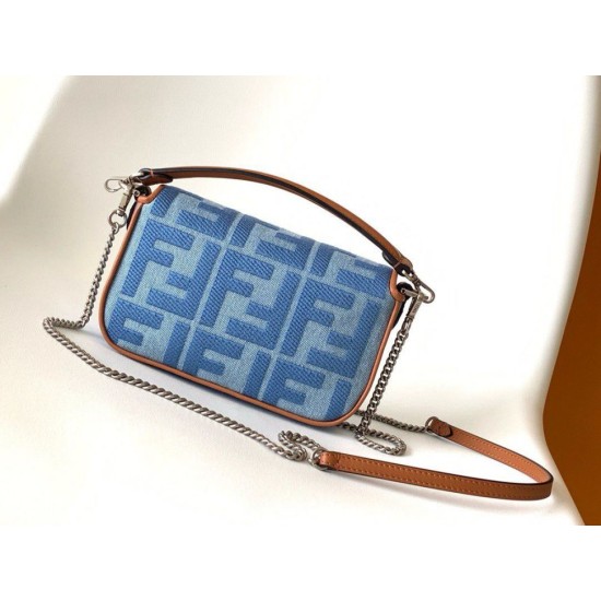 Miglior Falso Mini borsa Fendi Baguette in denim con ricamo FF Economiche Premium