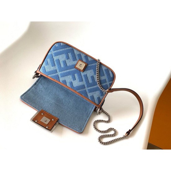 Miglior Falso Mini borsa Fendi Baguette in denim con ricamo FF Economiche Premium