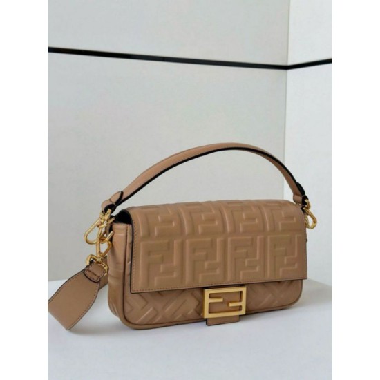 Replica perfetta Borsa media Fendi Baguette in nappa beige FF Imitazione Outlet Online