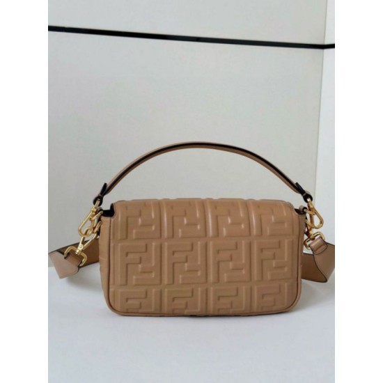 Replica perfetta Borsa media Fendi Baguette in nappa beige FF Imitazione Outlet Online