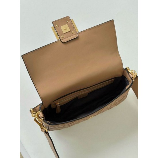 Replica perfetta Borsa media Fendi Baguette in nappa beige FF Imitazione Outlet Online