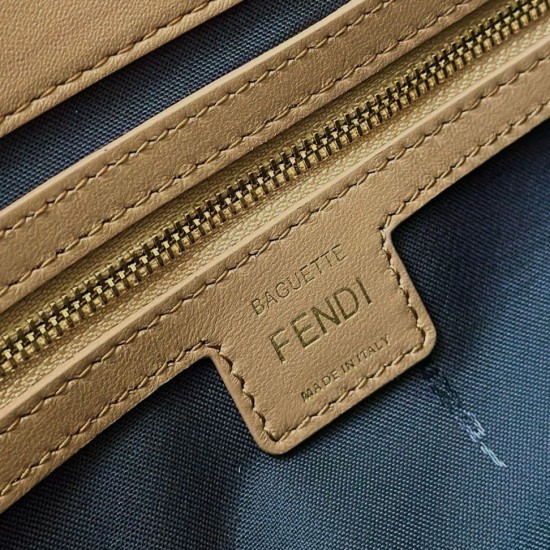 Replica perfetta Borsa media Fendi Baguette in nappa beige FF Imitazione Outlet Online