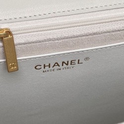 Replica Borsa Maxi Flap Chanel Con Manico Superiore AS5543 Bianca Imitazioni False Repliche Borsa Maxi Flap Chanel Con Manico Superiore AS5543 Bianca Imitazioni False Online