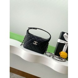 Repliche Borsa Chanel Hobo trapuntata con catena AP4850 Nero Imitazioni False Online
