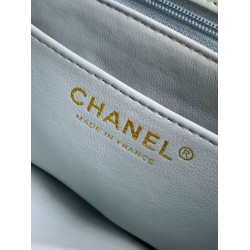 Repliche Borsa Chanel piccola con patta e manico superiore AS5702 Azzurro Imitazioni False Online